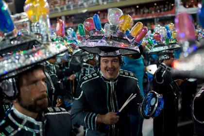 Miembros de la escuela de samba Vila Isabel