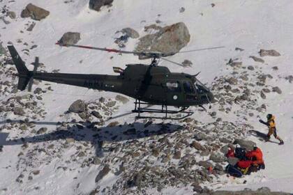 Miembros de la expedición polaca K2 rescatan a la escaladora francesa Elisabeth Revol en Nanga Parbat