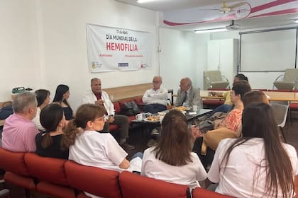 Miembros de la fundación se reúnen con representantes de la Federación Mundial de Hemofilia