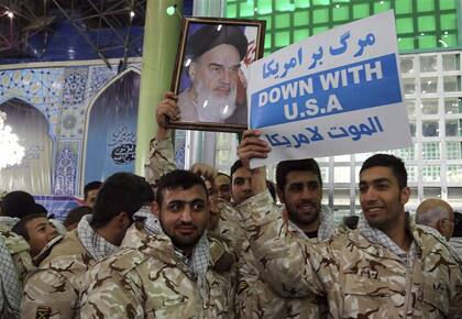 Miembros de la Guardia Revolucionaria iraní, ayer, durante un recordatorio a Khomeini (Archivo)