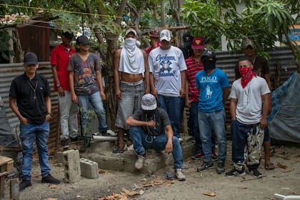 Miembros de la MS-13, pandilla que domina amplios sectores de San Pedro Sula y que también tiene presencia en Estados Unidos, cerca del territorio de Casa Blanca
