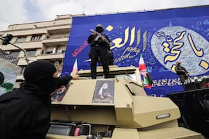 Tras la decapitación del régimen, se instala en Irán un liderazgo coral marcado por luchas de poder