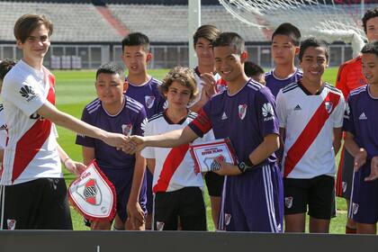 Los Jabalíes Salvajes jugaron ayer al fútbol en el Monumental