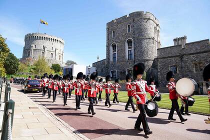 Miembros del ejército marchan antes del funeral del príncipe Felipe de Gran Bretaña, duque de Edimburgo, dentro de la Capilla de San Jorge en el Castillo de Windsor en Windsor,