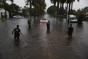 Inundaciones en Florida: autopistas anegadas, autos flotando y la amenaza de lluvias más destructivas