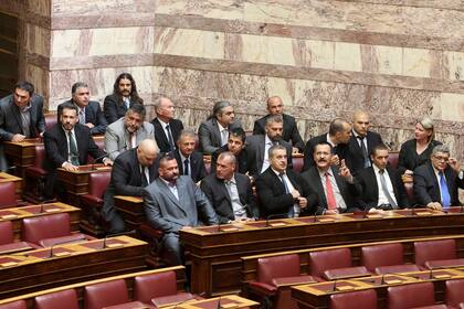 Miembros del parlamento del partido de extrema derecha Amanecer Dorado, en mayo de 2012