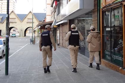 Miembros Prefectura y Gendarmería vigilan Bariloche
