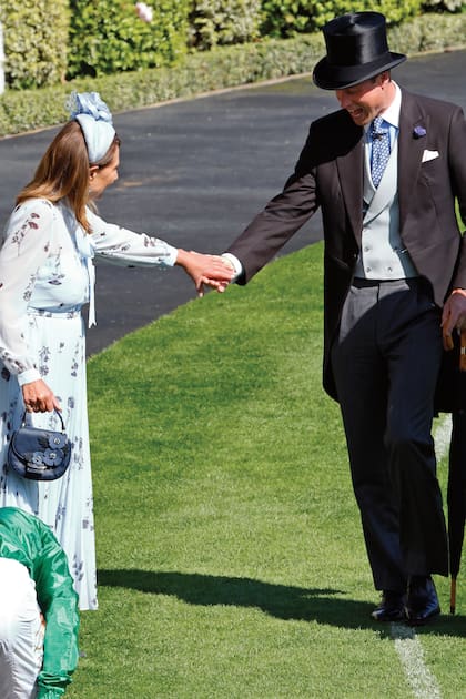 Mientras atraviesa uno de los momentos más delicados de su vida, el príncipe William recibió un cálido saludo de Carole Middleton.