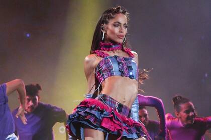 Mientras de Paul estaba en Europa, Tini Stoessel continuaba su tour en Argentina (Foto: Instagram @tinistoessel)