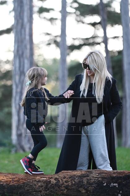 Mientras duró la crisis, Wanda y Mauro ocuparon cada uno una parte de la lujosa mansión que comparten en Neuilly-sur-Seine.