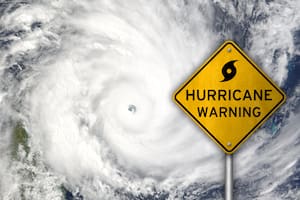 Mientras el huracán Priscilla envía humedad el oeste de Estados Unidos, el este está atento a dos sistemas tropicales en el Atlántico