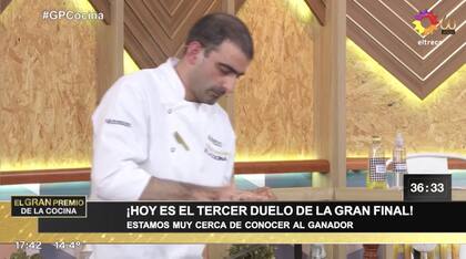 Mientras el participante intentaba pelar un huevo, Marconi de burló de la dificultad y Alfredo, sin paciencia, le respondió tajante.