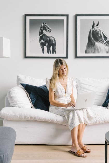 Mientras empieza a pensar en su próxima novela, Rosario está trabajando en la posibilidad de convertir en serie o película alguna de sus dos novelas. “Son dos historias muy audiovisuales, sobre todo la primera. Porque yo, inconscientemente, la escribí como si escribiera un guión”, dice ella.