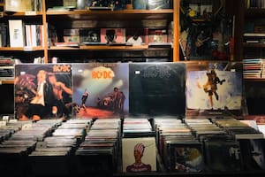 Mientras en el Reino Unido pueden volcarse al mercado digital, en la Argentina las restricciones de movilidad afectan por completo a las disquerías y distribuidores digitales