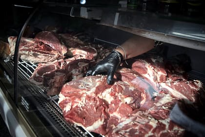Mientras en las carnicerías los precios de la carne vacuna subieron 0,6% durante abril, en los supermercados se observó una baja promedio del 1,4%