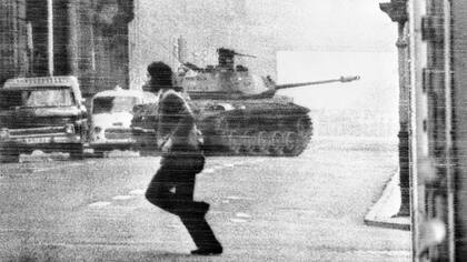 Mientras los tanques atacaban el palacio de gobierno, quienes estaban en el centro de Santiago corrían para refugiarse de los disparos