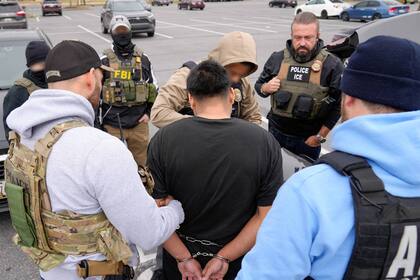 Mientras no interfiera con las acciones del ICE, las personas presentes podrán filmar los operativos migratorios