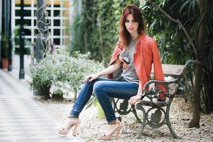 Mientras posa como una verdadera modelo, la joven emprendedora confiesa: ''''Me importa y me afecta muchísimo lo que opina mi familia sobre mi trabajo''''