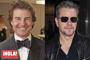 Mientras que Tom Cruise intenta mantener un romance escondido de los flashes, Matt Damon y su mujer, Luciana Barroso, combinan sus looks y posan en la entrada del desfile de Naeem Khan, en la Semana de la Moda de Nueva York.