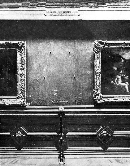 Mientras se buscaba el cuadro robado, el Louvre batió récords de visitas para ver el espacio vacío donde había estado colgada la "Mona Lisa"