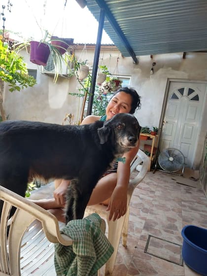 Mientras se recuperaba, Luke hizo un vínculo especial con Sol, que entonces era voluntaria en el refugio.