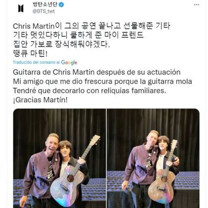Mientras sus fans se pregunta qué estará haciendo en Buenos Aires, Jin se saca fotos con Chris Martin, que le regaló su guitarra