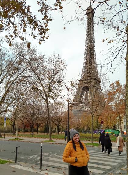 Mientras trabajaba en el aeropuerto, Adriana soñaba con viajar por primera vez a Europa, un deseo que, por momentos, parecía lejano.