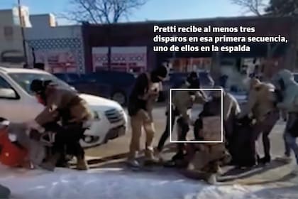 Mientras uno de los agentes le quita la pistola 9 milímetros que Pretti llevaba en su espalda, otro desenfunda y le dispara por la espalda