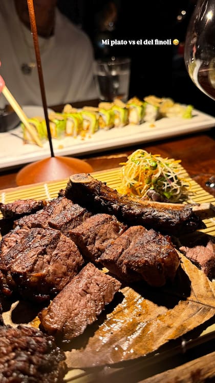 Mientras Valentina pidió carne, Enzo optó por cenar sushi (Foto: Instagram @valucervantes)