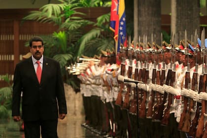 Mientras Venezuela se prepara para recontar los votos, Maduro se encuentra en Cuba con los Castro