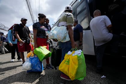 Migrantes son trasladados por el Tren de Aragua entre las fronteras entre varios países de Sudamérica sin control de las autoridades