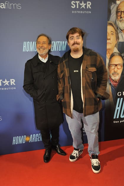 Migue Granados dejó el streaming por un rato y se acercó hasta el cine para ver el nuevo film de Francella. De paso, se llevó una foto con el actor