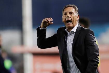 Miguel Ángel Russo no le encuentra la vuelta al mal momento desde el banco y no deberá errar en el equipo que buscará la semifinal.