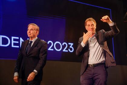 Miguel Ángel Pichetto y Diego Santilli, en Ferro