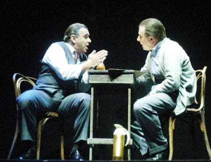 Miguel Angel Rodríguez y Víctor Laplace, dos de los protagonistas de Revista nacional