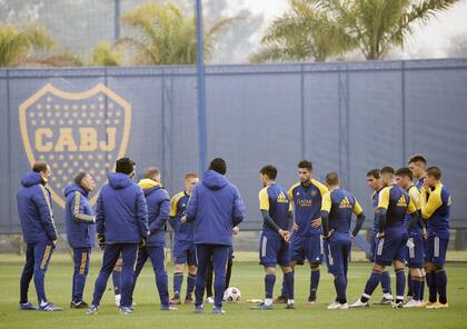 Miguel Angel Russo frente a un plantel de Boca que sufrió varios sacudones en las últimas semanas