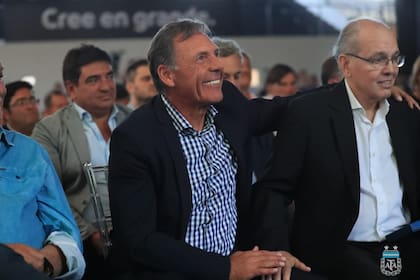 Miguel Angel Russo y Alejandro Sabella, en el acto organizado por la AFA en Ezeiza