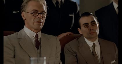 Miguel Ángel Solá en Casas de fuego, de Juan Bautista Stagnaro