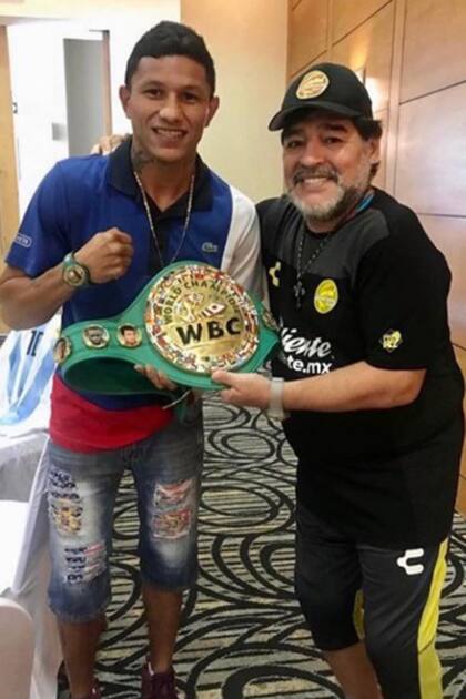 Miguel Berchelt y su día inolvidable: el encuentro con Diego Maradona