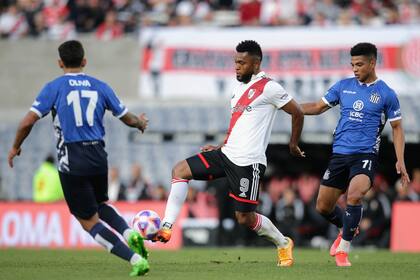 Miguel Borja ante Talleres; se esperaba mucho más del colombiano en River