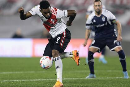 Miguel Borja en su debut en River vs Gimnasia, en el Monumental