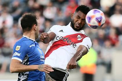 Miguel Borja tuvo un muy flojo desempeño en el primer tiempo, jugando como único delantero en el ataque de River
