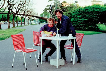 Pedro y Pablo tuvo su mayor momento de éxito durante su segunda etapa, en un período comprendido entre la Guerra de las Malvinas y el inicio de la democracia. En 1985, el dúo lanzó el disco Corazón Sudamericano