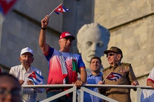Trump aumenta la presión a Cuba y en un inesperado giro Raúl Castro queda en la mira