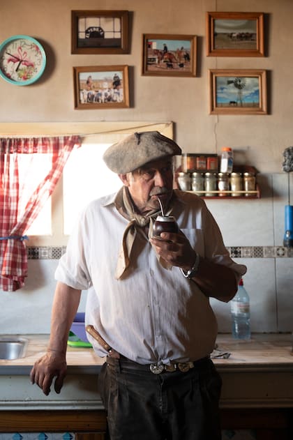 Miguel, el encargado del campo, comparte sus experiencia con el trabajo en la esquila