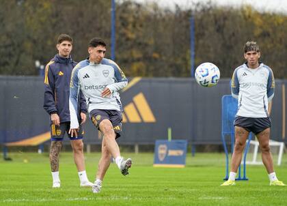 Miguel Merentiel en una práctica en Ezeiza; el delantero uruguayo no estaría en riesgo de ser desfectado después del Mundial de Clubes, cuando se hará la renovación grande del plantel.