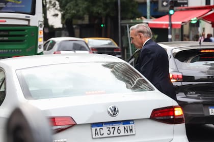 Miguel Pichetto en la puerta de la Cámara de Diputados