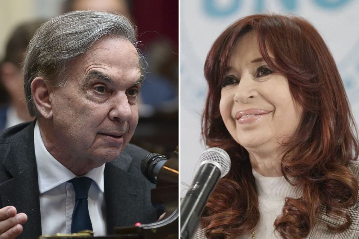 Pichetto visitó a Cristina Kirchner en su departamento y propuso un "centro nacional"