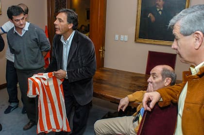 Miguel Russo en la producción con LA NACION
con Poletti y Pachame: "Tengo el ADN de Estudiantes", dijo