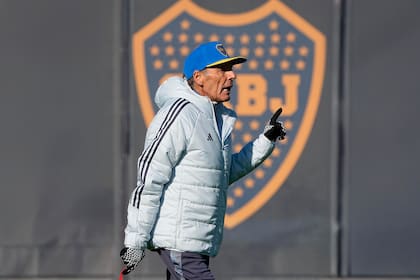 Miguel Russo todavía no ganó en su tercer ciclo en Boca: registra cuatro empates y dos derrotas; el entrenador se negó a hablar en público sobre el caso Carlos Palacios.